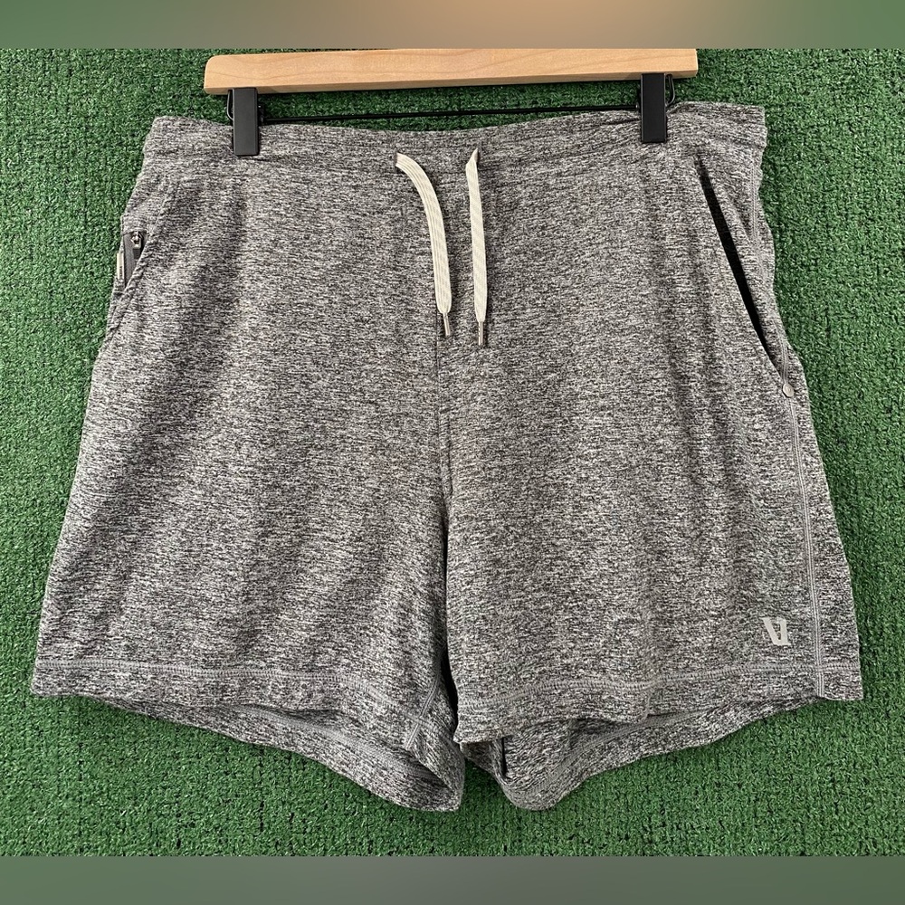 Vuori Ponto Performance DreamKnit Charcoal Heather Grey Shorts Men’s Size Large